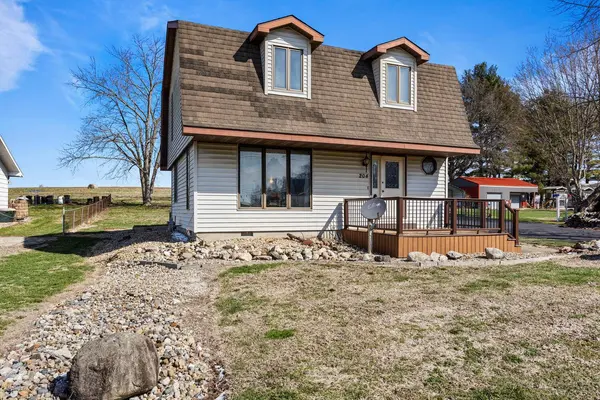 204 W Meade ST, White Heath, IL 61884