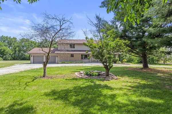403 Woodworth DR, Tolono, IL 61880