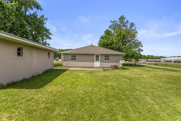 401 Woodworth DR, Tolono, IL 61880