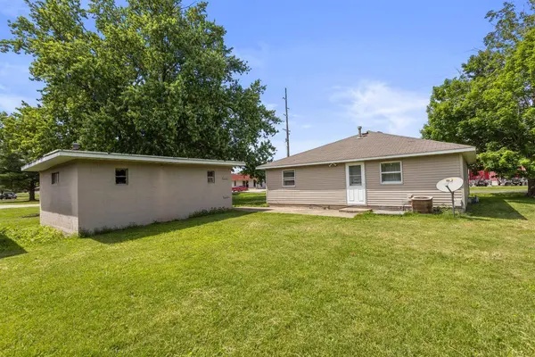 401 Woodworth DR, Tolono, IL 61880