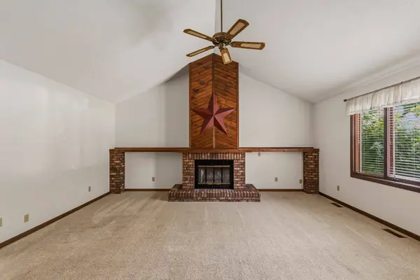 5 Southview DR, Sidney, IL 61877