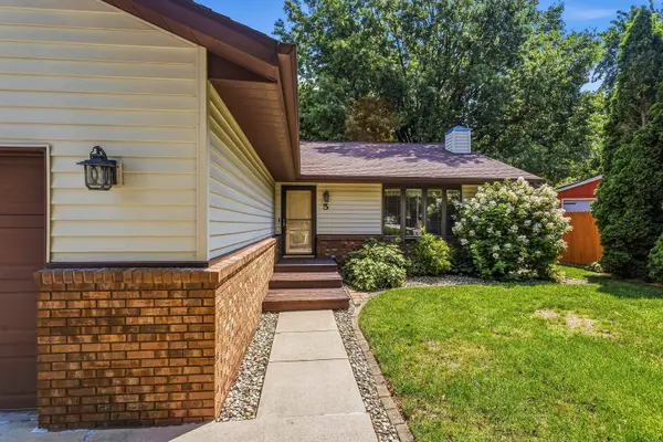 5 Southview DR, Sidney, IL 61877