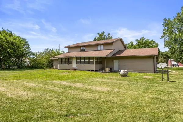 403 Woodworth DR, Tolono, IL 61880