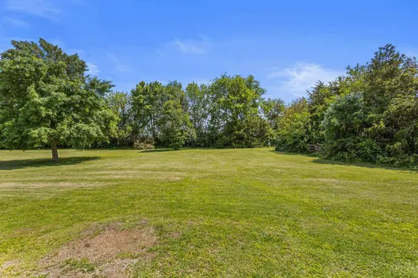403 Woodworth DR, Tolono, IL 61880