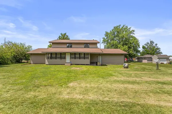 403 Woodworth DR, Tolono, IL 61880