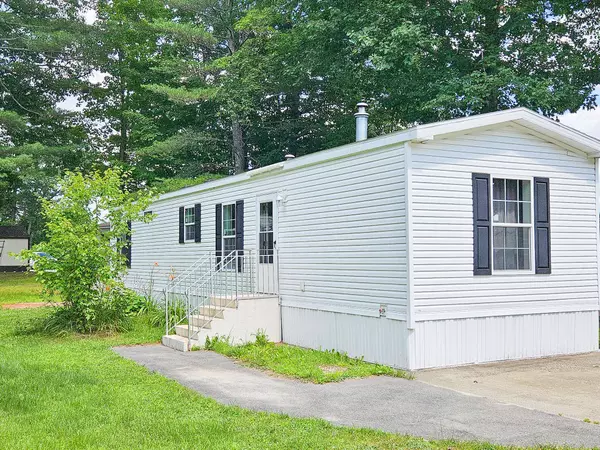 136 Pine Tree LN, Farmington, ME 04938