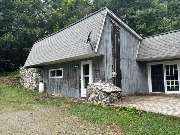118 Corson LN, Farmington, ME 04938