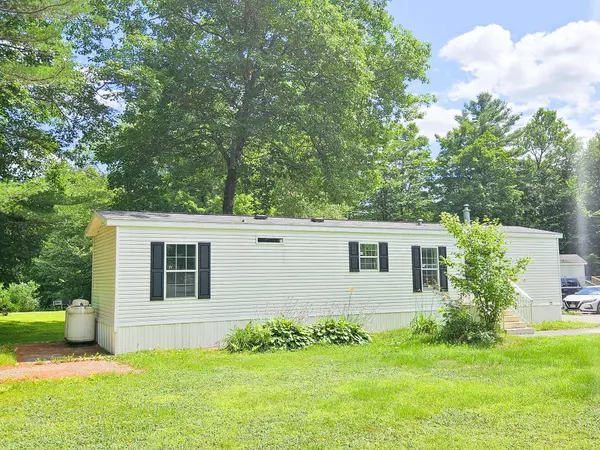 136 Pine Tree LN, Farmington, ME 04938