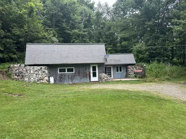 118 Corson LN, Farmington, ME 04938