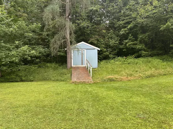 118 Corson LN, Farmington, ME 04938