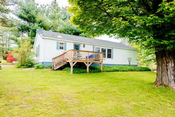 103 Twin Birches LN, Farmington, ME 04938