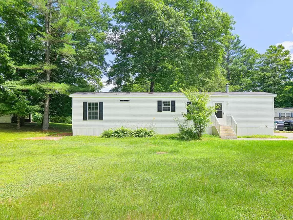 136 Pine Tree LN, Farmington, ME 04938