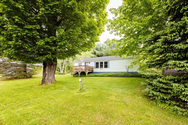 103 Twin Birches LN, Farmington, ME 04938
