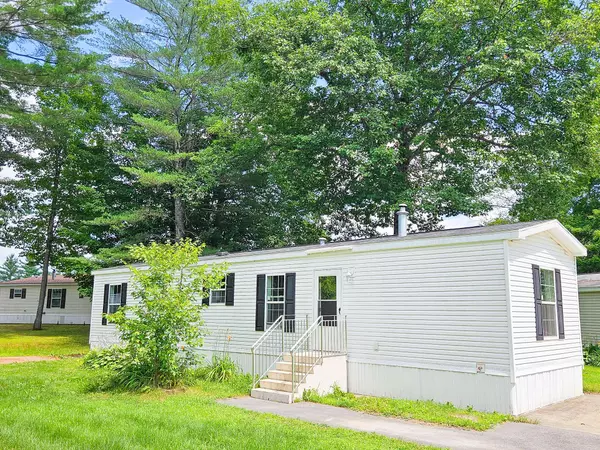 136 Pine Tree LN, Farmington, ME 04938