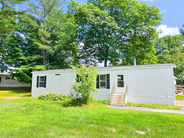 136 Pine Tree LN, Farmington, ME 04938