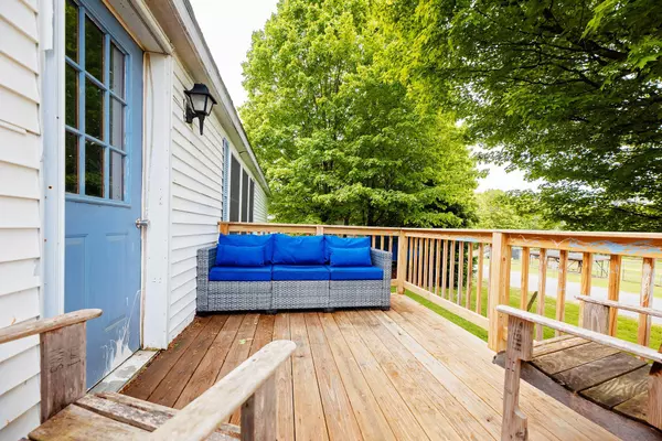 103 Twin Birches LN, Farmington, ME 04938