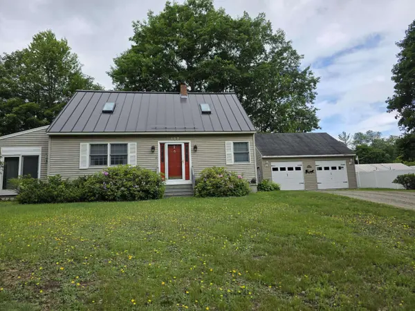 137 Barlen ST, Farmington, ME 04938