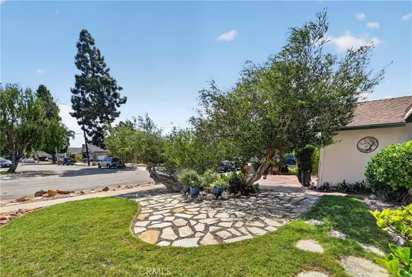 1288 Londonderry ST, Costa Mesa, CA 92626