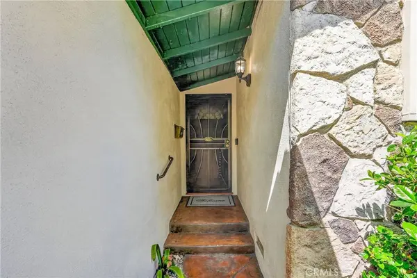 1288 Londonderry ST, Costa Mesa, CA 92626