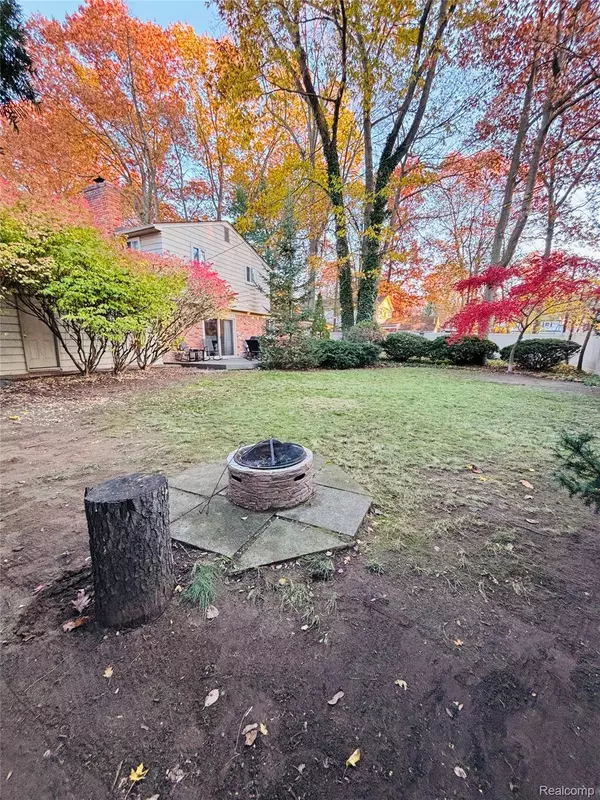 37243 Maple Leaf CT, Clinton Township, MI 48036