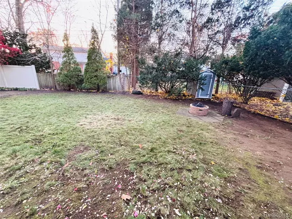 37243 Maple Leaf CT, Clinton Township, MI 48036