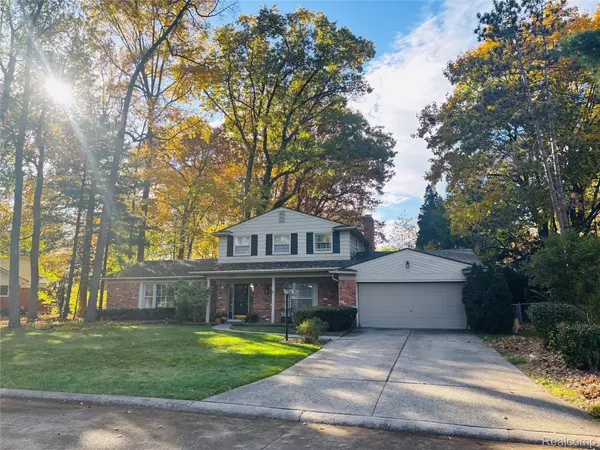 37243 Maple Leaf CT, Clinton Township, MI 48036