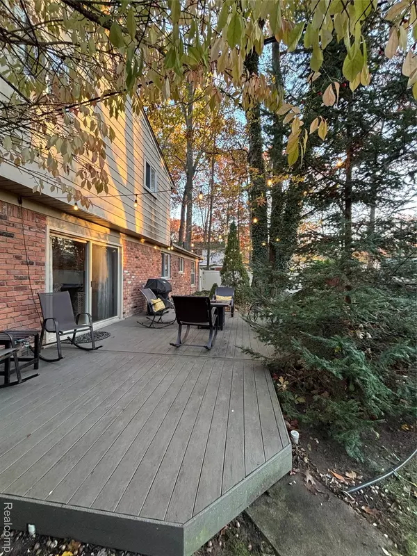 37243 Maple Leaf CT, Clinton Township, MI 48036