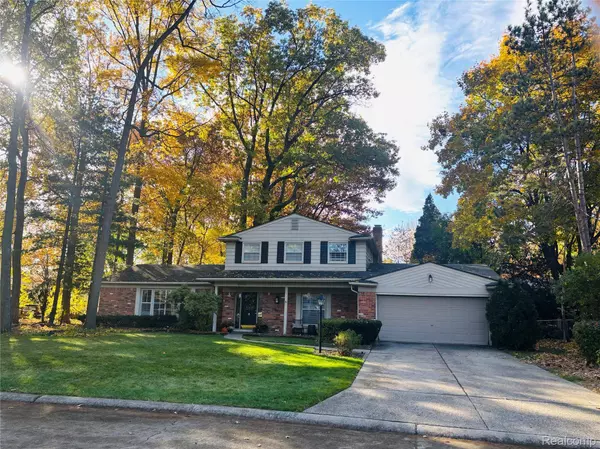 37243 Maple Leaf CT, Clinton Township, MI 48036