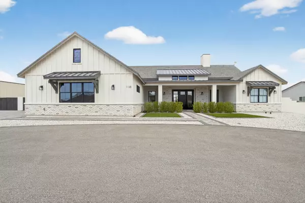 Just Listed: Stunning Custom Home on Over an Acre in San Tan Valley!