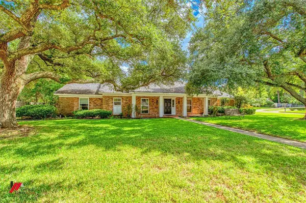 589 Spring Lake Drive, Shreveport, LA 71106