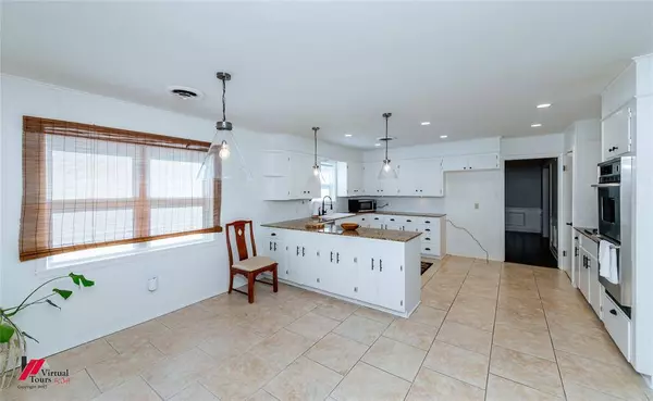 589 Spring Lake Drive, Shreveport, LA 71106