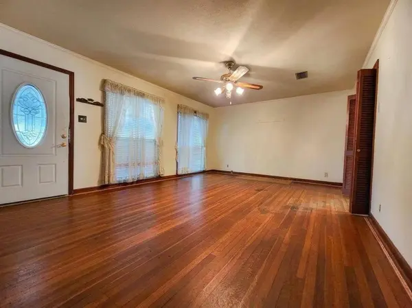 1894 Shady Lane, Shreveport, LA 71118