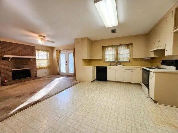 1894 Shady Lane, Shreveport, LA 71118