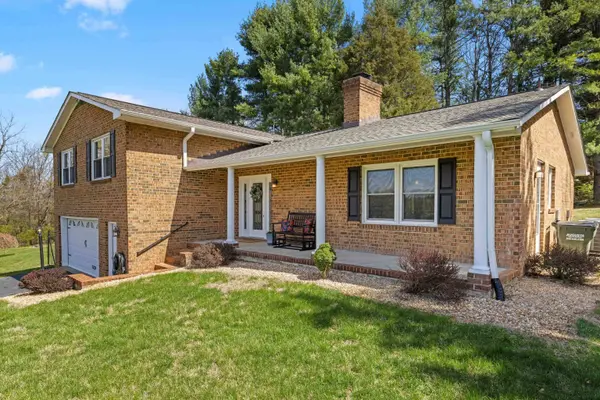249 CATTLE SCALES RD, Waynesboro, VA 22980