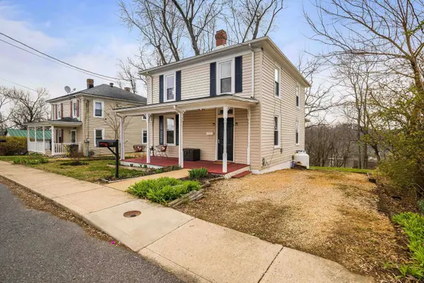 1306 JOHNSON ST W, Staunton, VA 24401