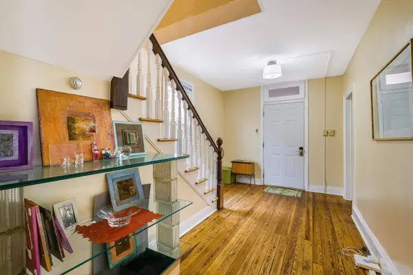 1306 JOHNSON ST W, Staunton, VA 24401
