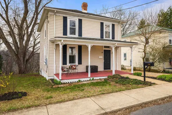 1306 JOHNSON ST W, Staunton, VA 24401