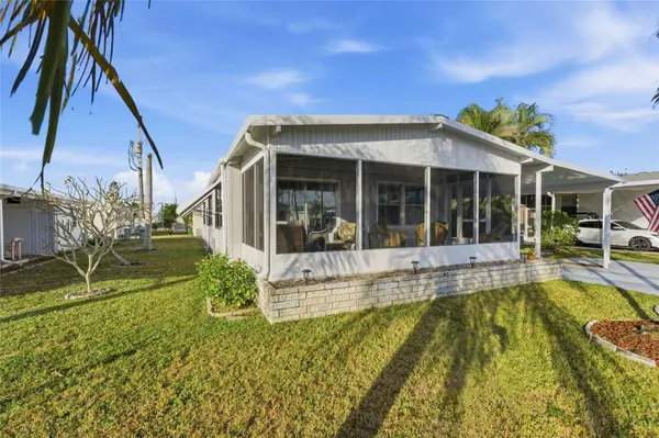 3073 LONGVIEW LN, North Fort Myers, FL 33917