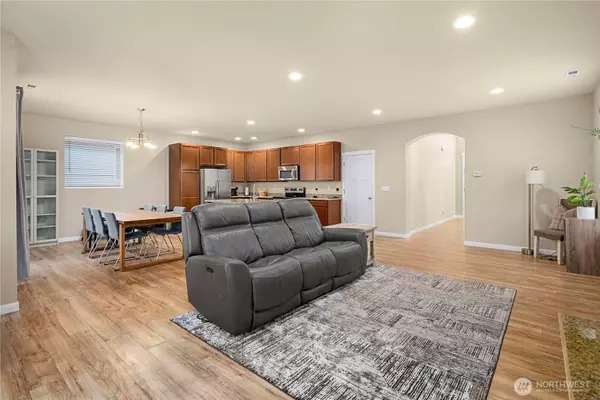 3948 Campus Willows LOOP NE, Lacey, WA 98516