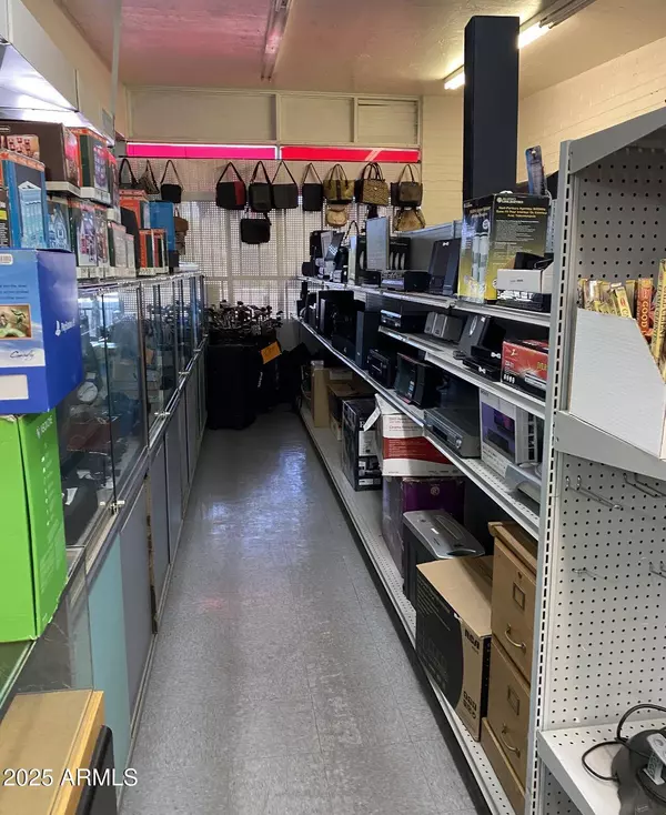 555 N COUNTRY CLUB Drive, Mesa, AZ 85201