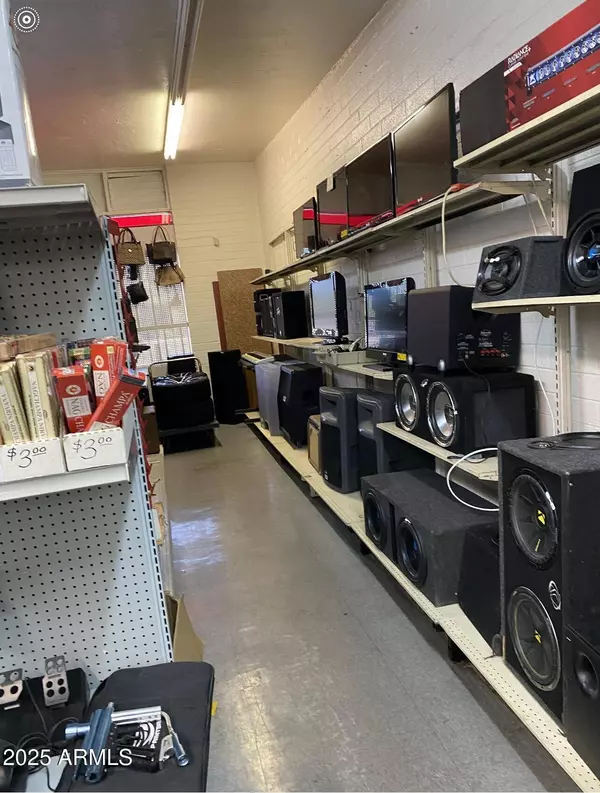 555 N COUNTRY CLUB Drive, Mesa, AZ 85201