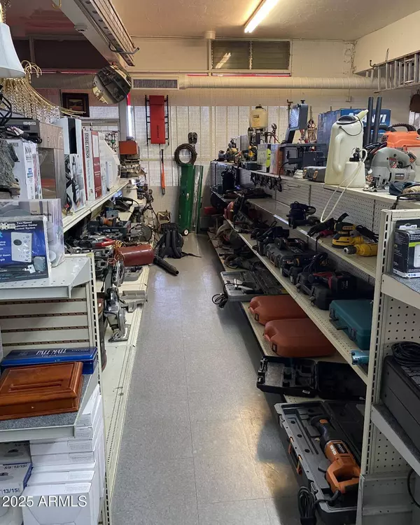 555 N COUNTRY CLUB Drive, Mesa, AZ 85201