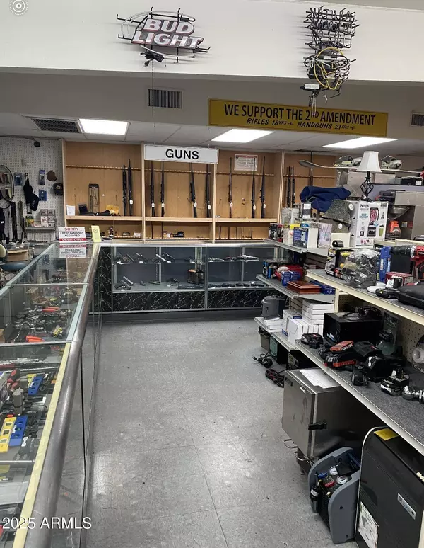 555 N COUNTRY CLUB Drive, Mesa, AZ 85201