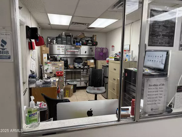 7961 W GOLD DUST Avenue, Peoria, AZ 85345