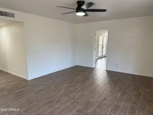 4035 W Country Gables Drive, Phoenix, AZ 85053