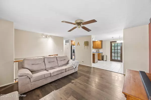 5206 Firwood Ln, Louisville, KY 40291