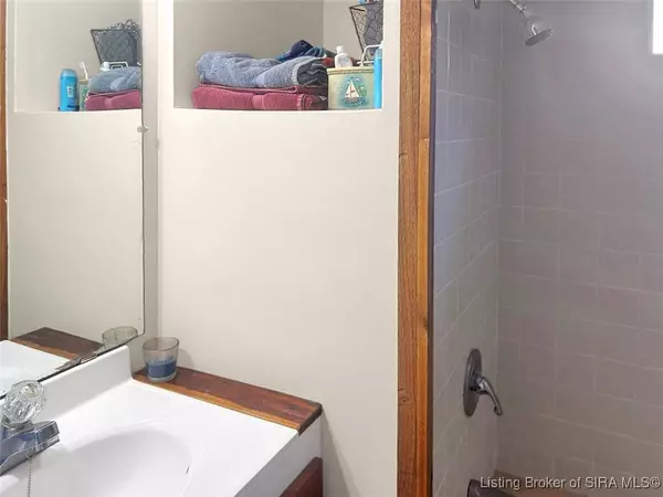 8273 E Doe Run RD, Madison, IN 47250