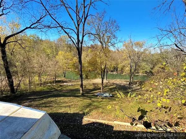 8273 E Doe Run RD, Madison, IN 47250