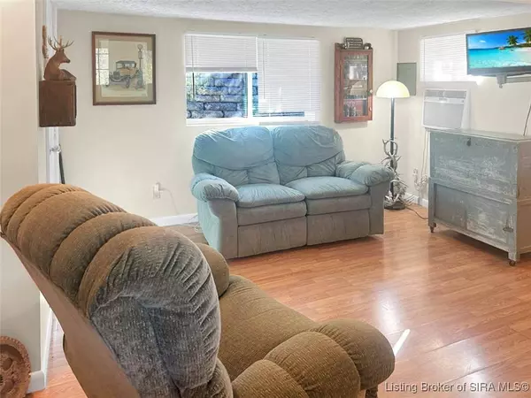 8273 E Doe Run RD, Madison, IN 47250