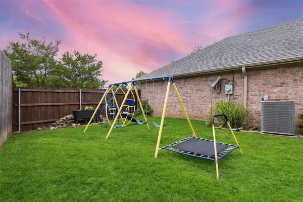 8200 Pecan Ridge Dr, North Richland Hills, TX 76182-8416